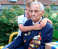 Команда АЛМИ приняла участие в поздравлении со 100-летним юбилеем ветерана ВОВ!